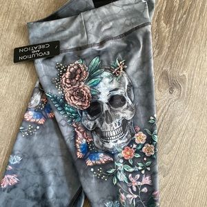 NWT Floral Skull Leggings